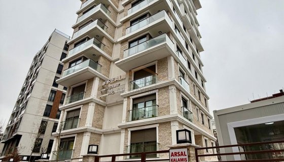 KALAMIŞTA SIFIR BİNADA DENİZ MANZARALI 3+1 GÜVENLİKLİ BALKONLU