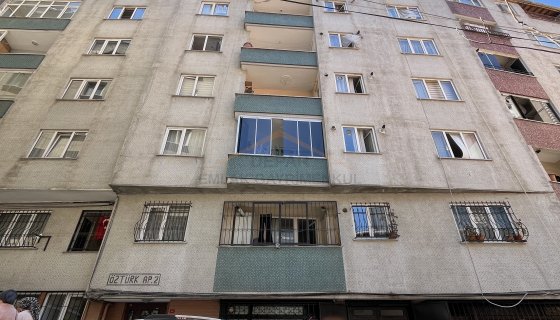 ŞİŞLİ İZZETPAŞA'DA MERKEZİ KONUM 2003 YAPIMI ASANSÖRLÜ 2+1 FERAH